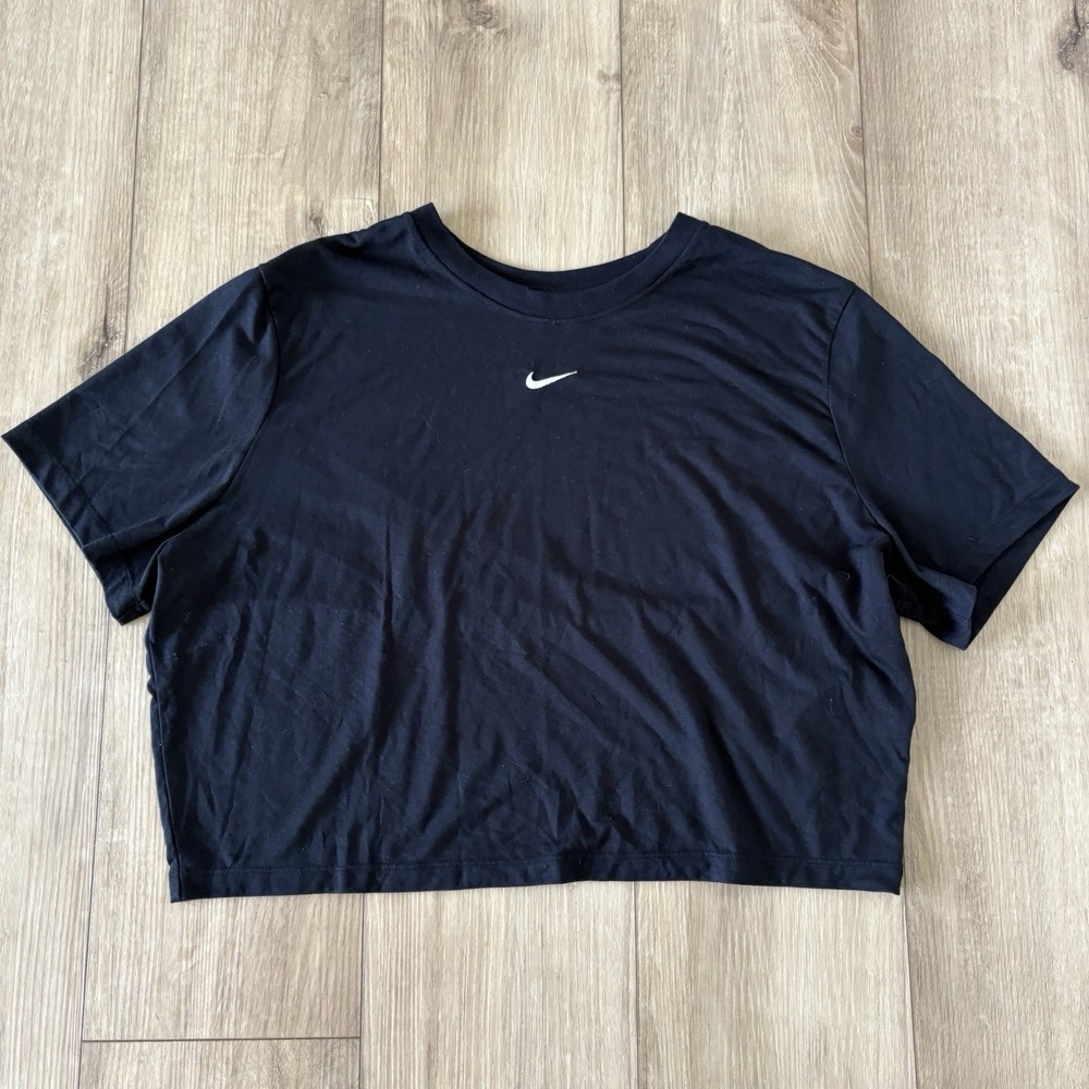 Nike Shirt Womens‎ XXL Black Cropped Slim Fit The Nike Tee Swoosh Logo Top